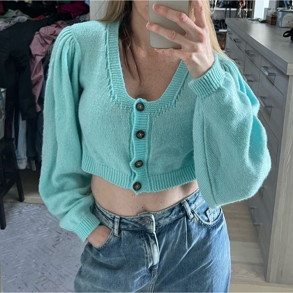 SOLD - Turquoise cropped cardigan with bell sleeves. - Picture 6 of 7